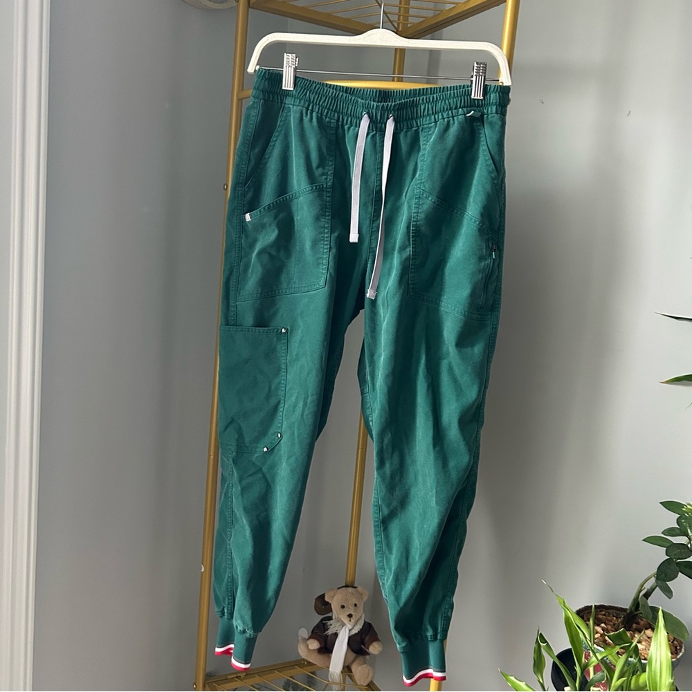 Mediclo Tencel drawstring scrubs joggers Athleisure in green size M